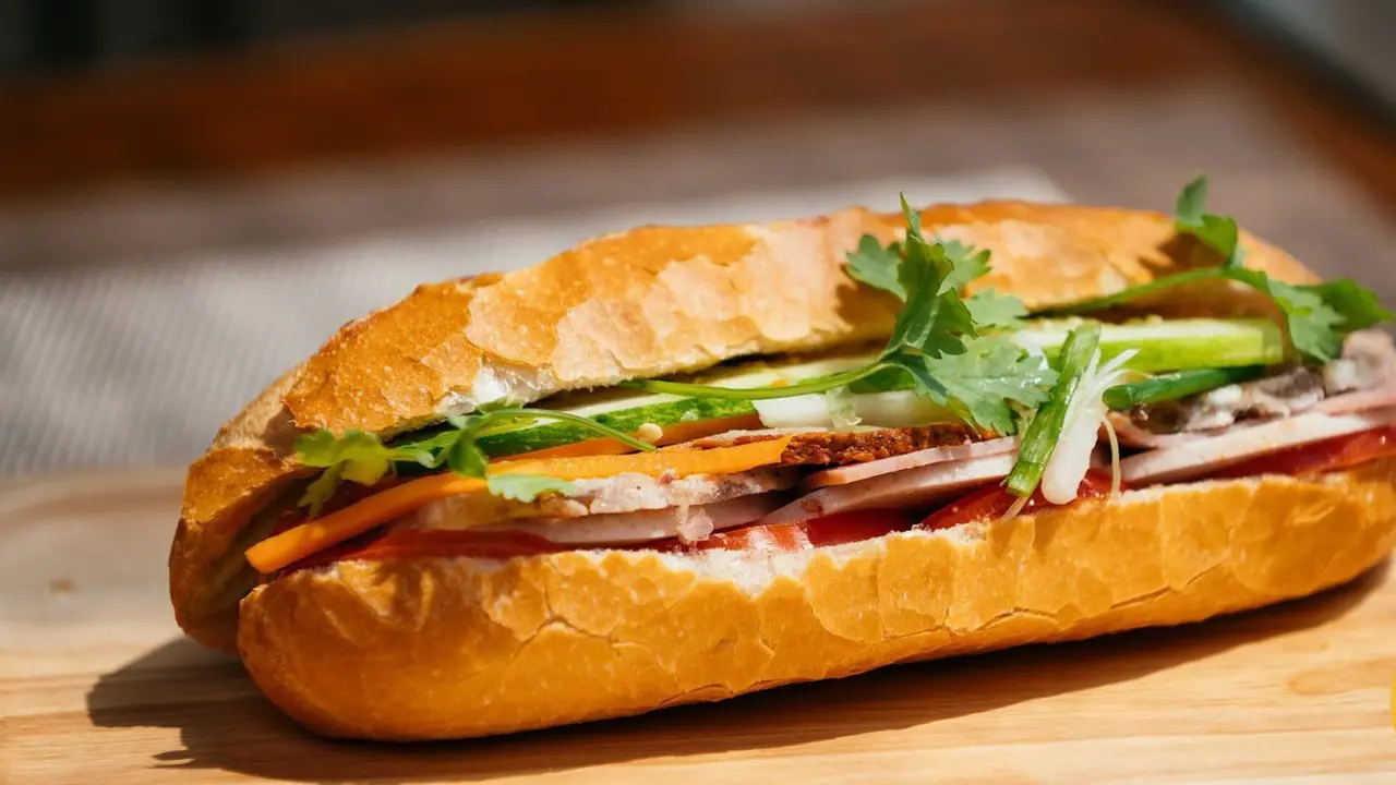 20 người nghi ngộ độc sau khi ăn bánh mì: Bộ Y tế yêu cầu khẩn trương lấy mẫu, xử lý vi phạm