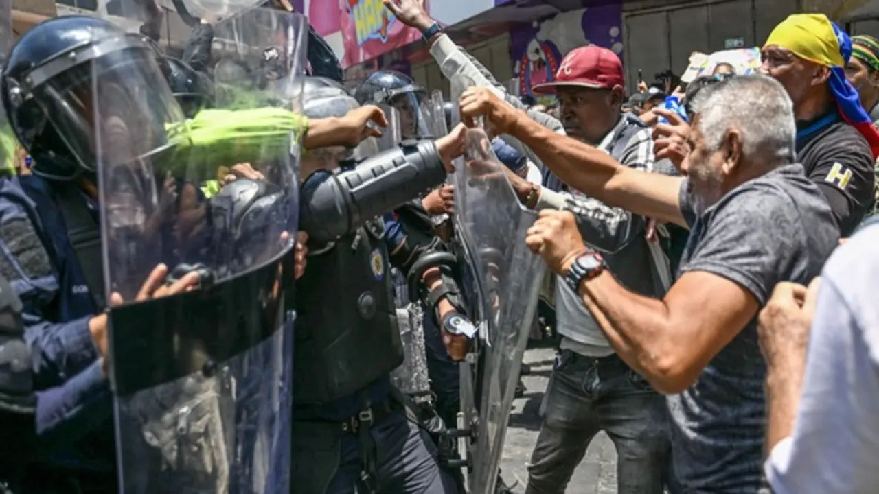 2.000 người Venezuela biểu tình đòi tăng lương