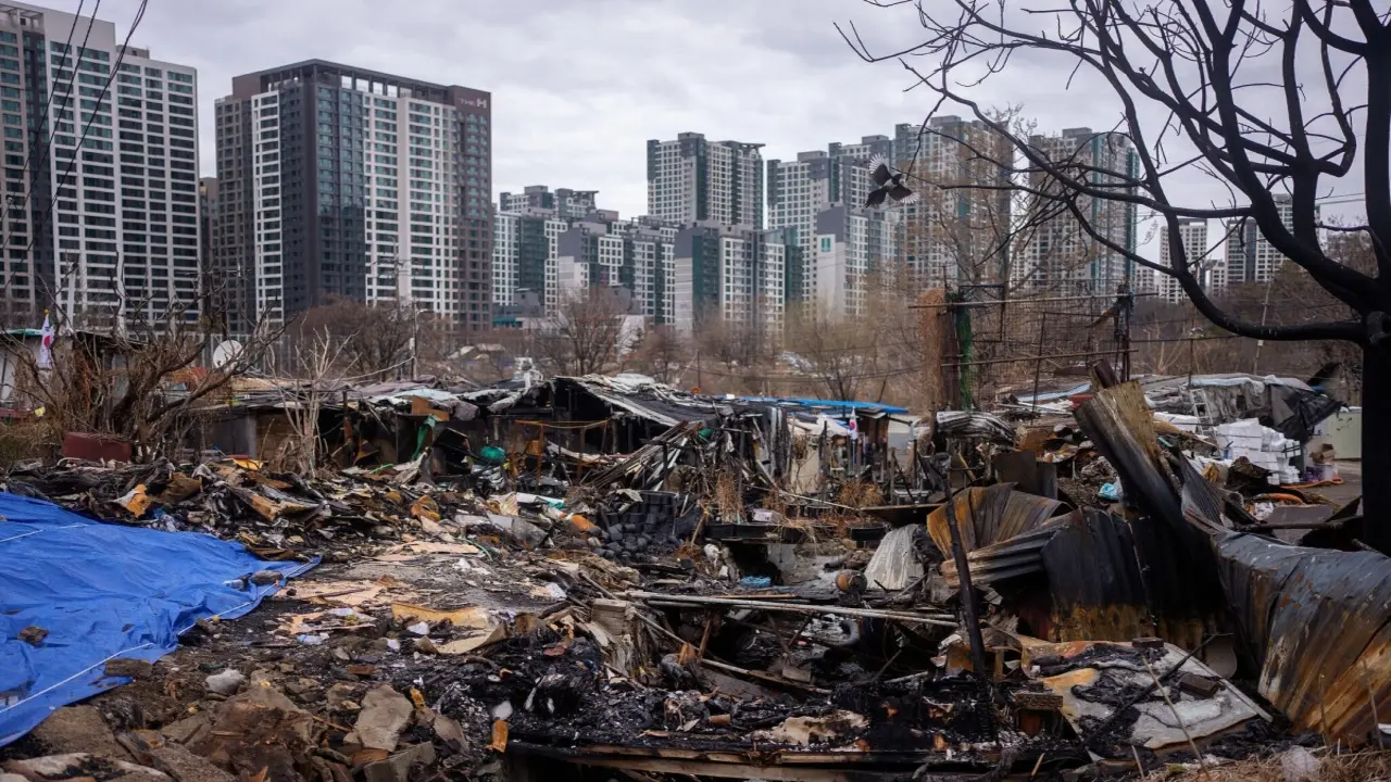 40 năm làm 'người vô hình' giữa phố nhà giàu Gangnam