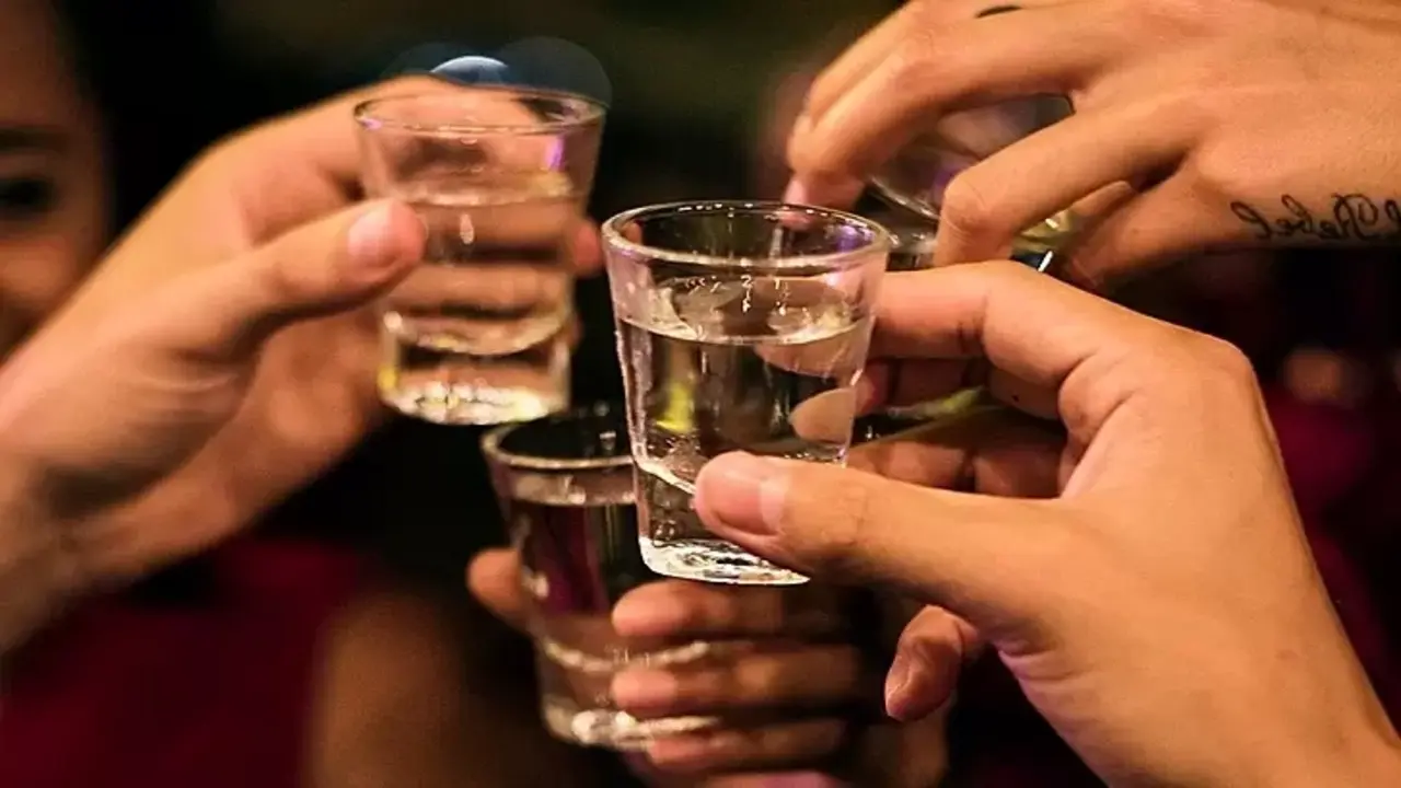 Bác sĩ cảnh báo 'ly rượu rẻ' giết người âm thầm