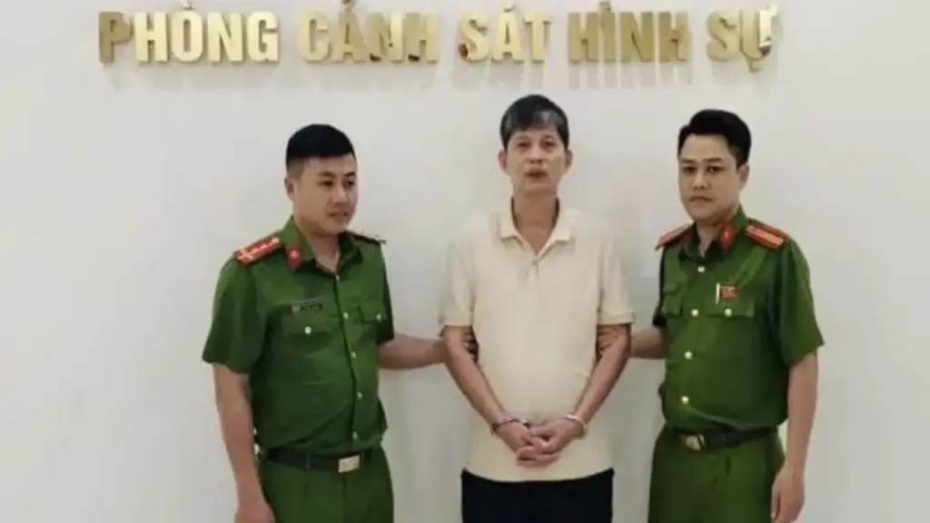 Bị bắt vì dùng ô tô chặn lối vào hầm chung cư