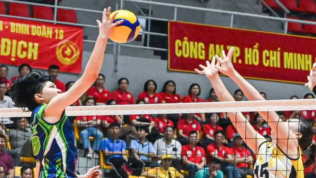 Bóng chuyền nữ: Trở về từ Nhật, Bích Thủy tỏa sáng giúp Hóa Chất Đức Giang thắng giòn giã