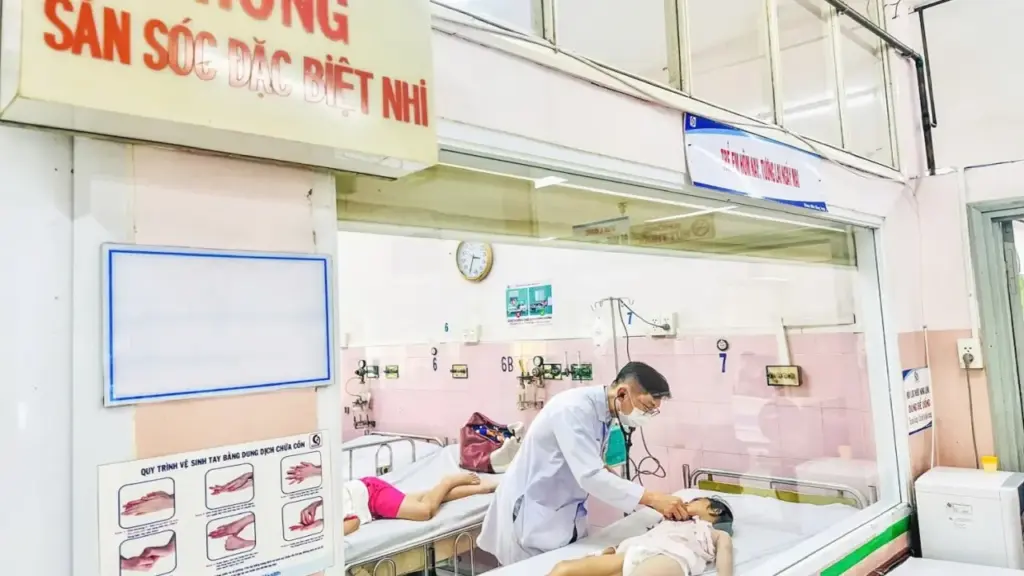 Bữa ăn nghi gây ngộ độc cho 148 học sinh TP HCM có gà kho, bánh flan