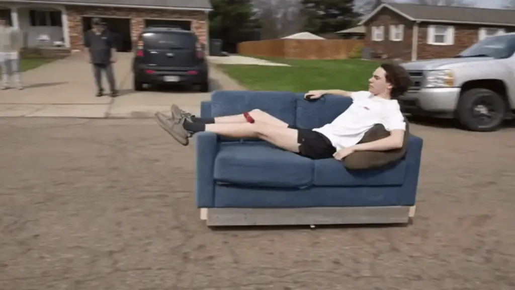 Chán cảnh chờ shipper, tự chế ghế thành xe điện chạy 56km/h 'đi chợ', được định giá hơn 260 triệu