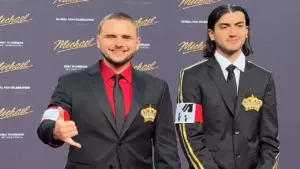 Con trai út Michael Jackson hiếm hoi đi thảm đỏ