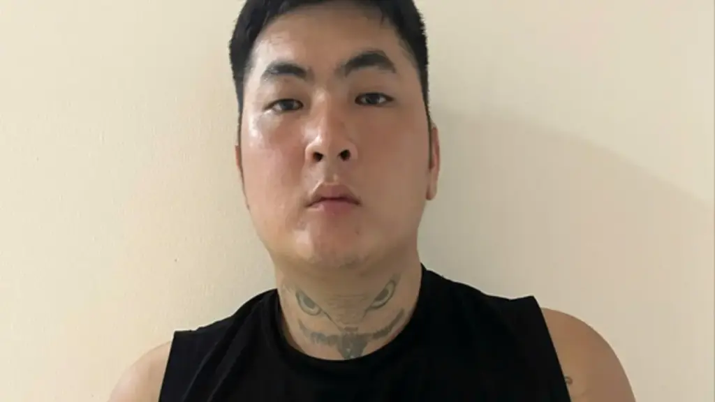 Công an TP.HCM bắt thanh niên xông vào nhà, chém người để trả thù