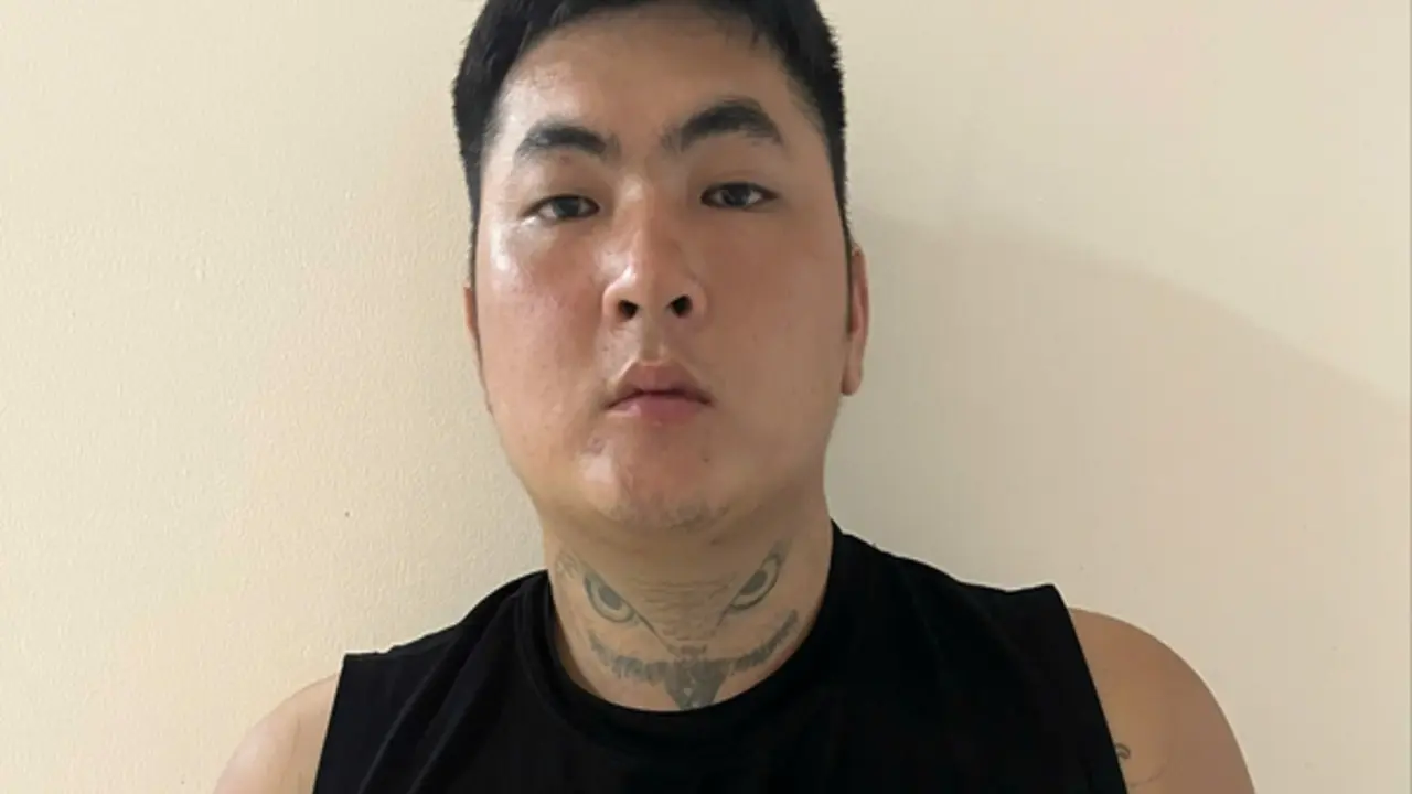 Công an TP.HCM bắt thanh niên xông vào nhà, chém người để trả thù