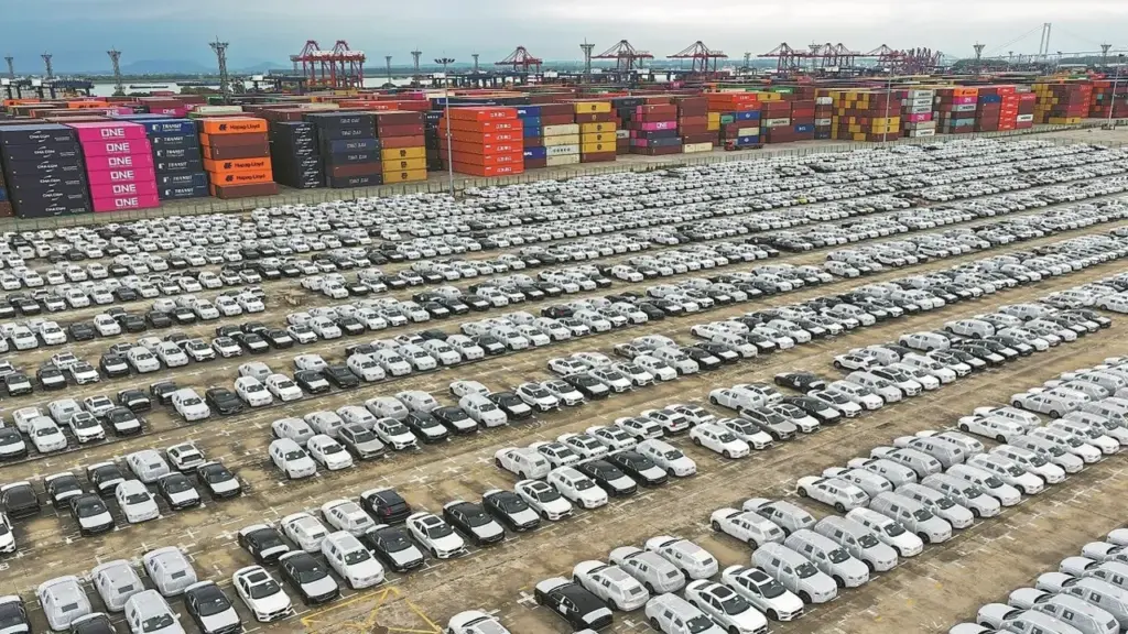Doanh số ôtô Trung Quốc: xuất khẩu tăng, nội địa giảm