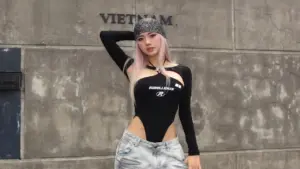 Gen Z theo đuổi mốt bodysuit khoét hông