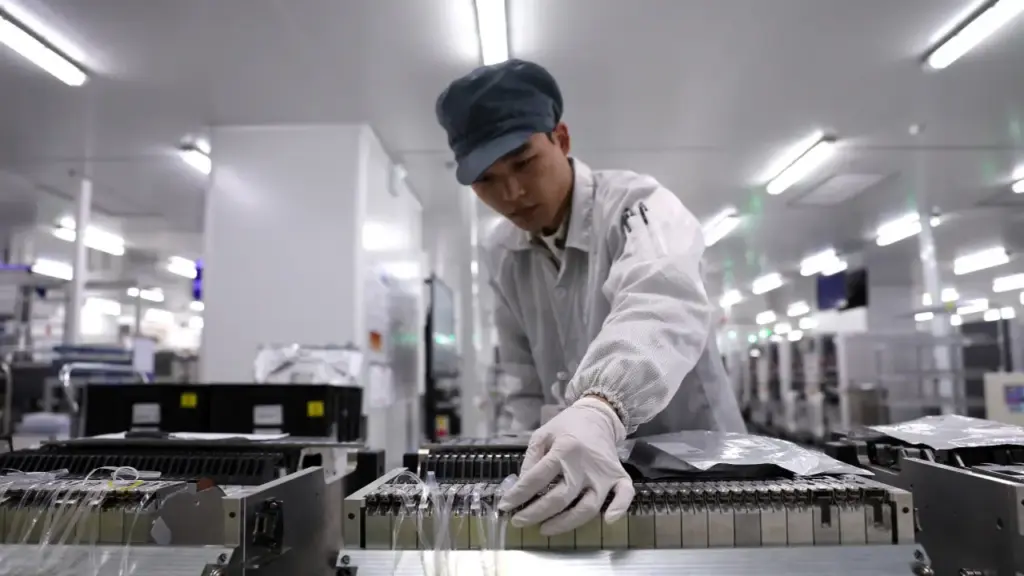 Giá hàng hóa xuất xưởng Trung Quốc lần đầu tăng sau 3 năm