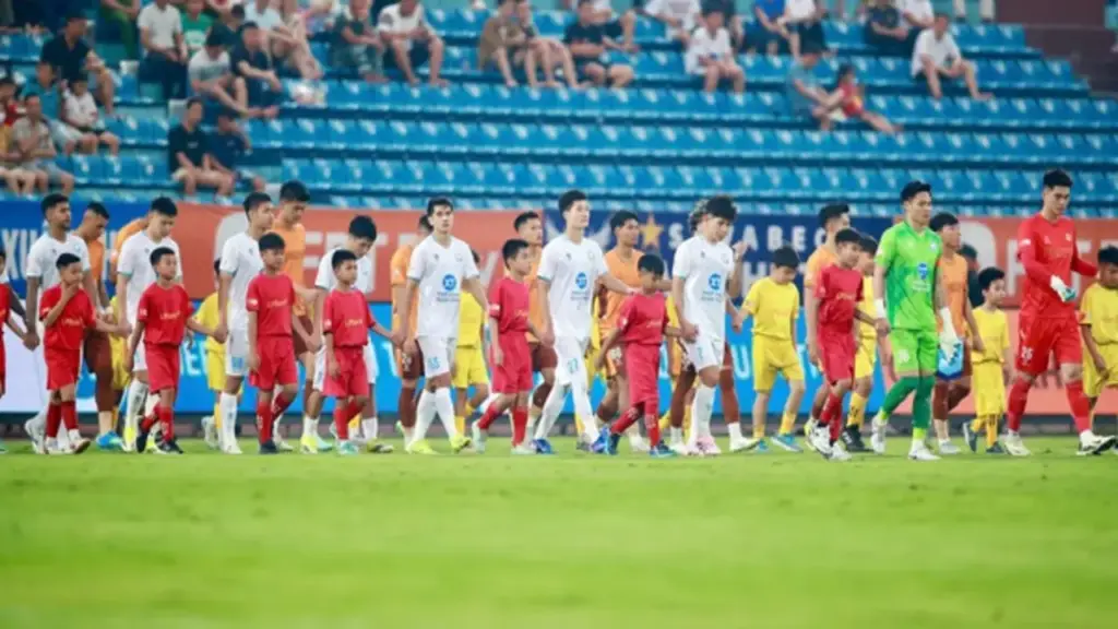 HAGL hạ gục Nam Định, thủ môn Trung Kiên vui sướng khôn xiết: Vẫn lo sợ rớt hạng