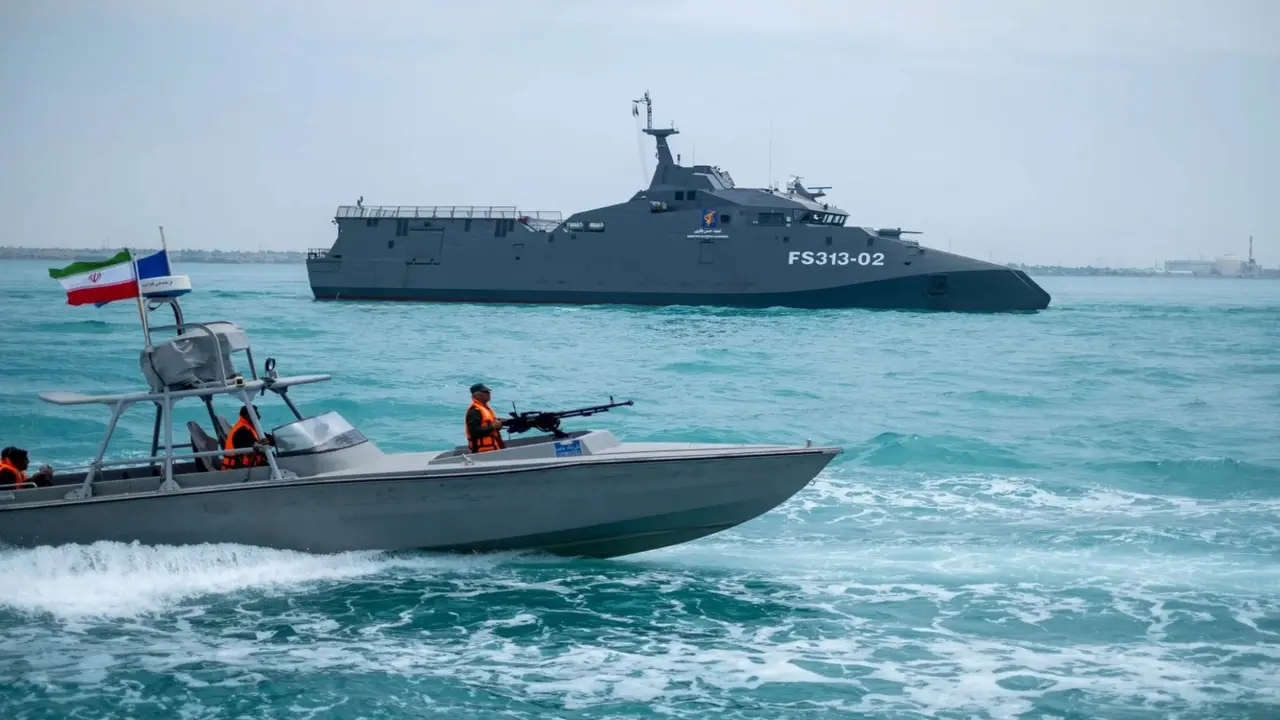 'Hạm đội muỗi' Iran: 'Bóng ma' tại eo biển Hormuz