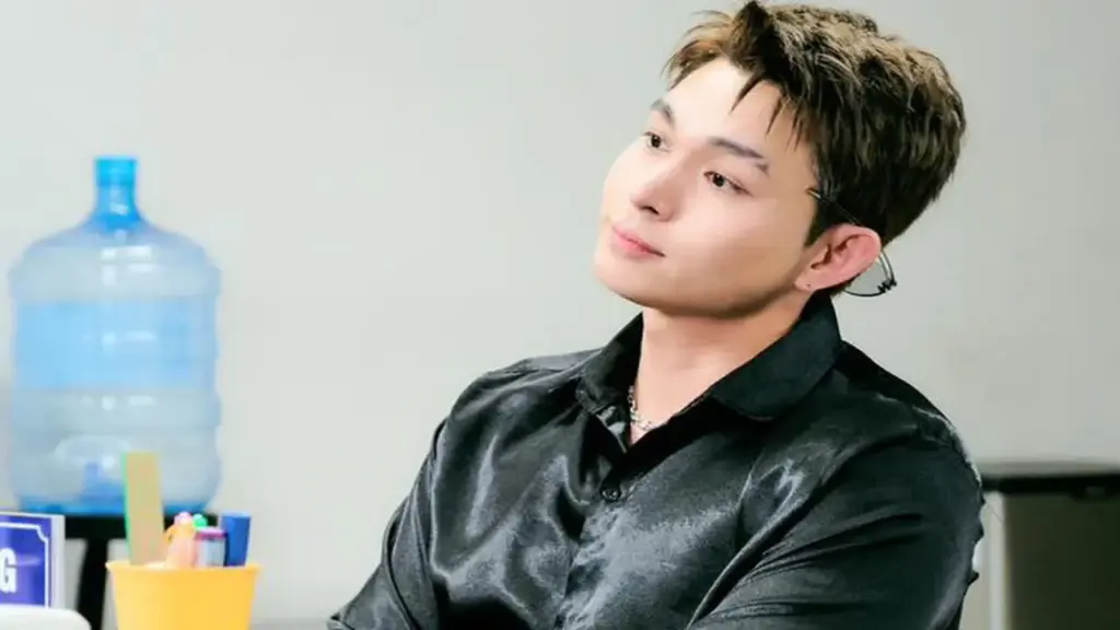 Jun Phạm bất ngờ gỡ MV Truth or dare? trong đêm