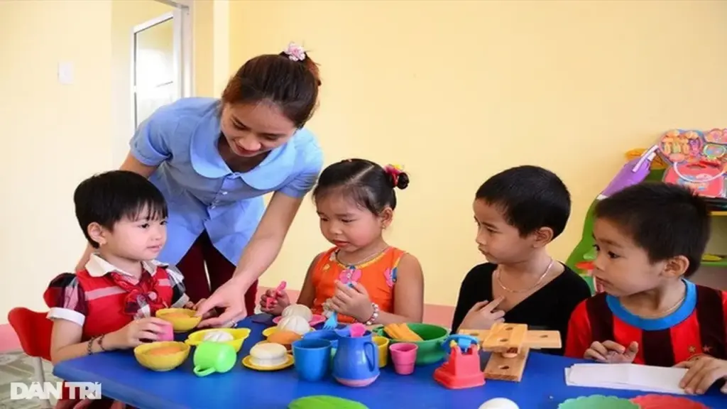 Làm việc 10 tiếng mỗi ngày, giáo viên mầm non không có thời gian chăm con