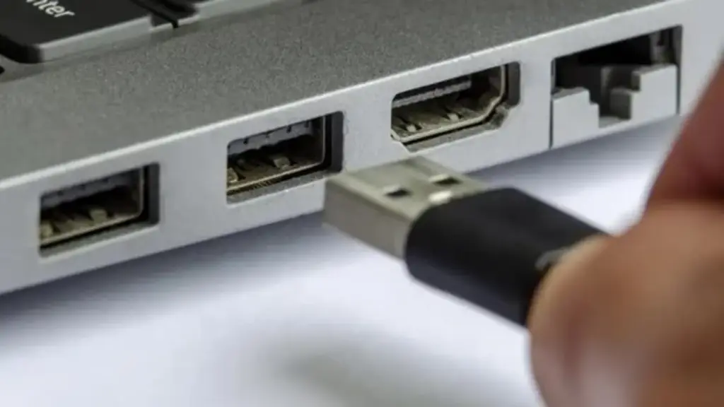Mẹo xác định chiều cắm USB-A chỉ trong vài giây