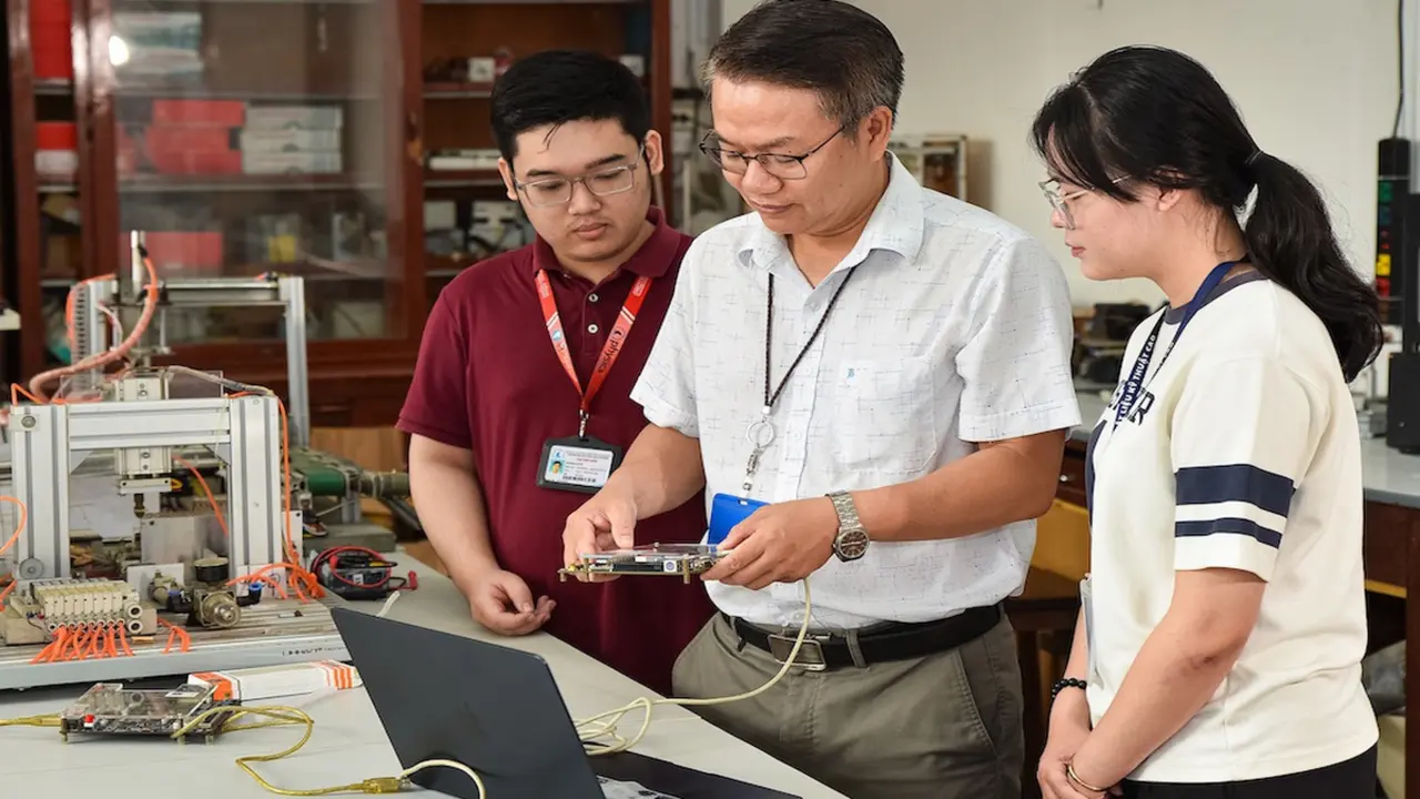 Muốn mở chương trình đại học phải có tối thiểu 7 tiến sĩ, siết mạnh chuẩn đào tạo
