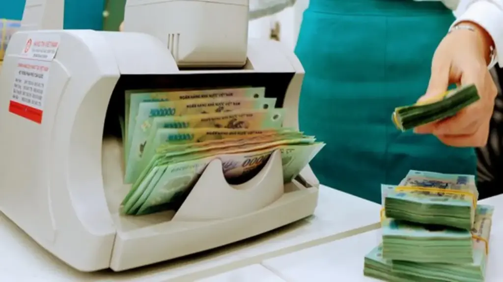 Ngân hàng đồng loạt giảm lãi suất tiết kiệm 0,5%/năm