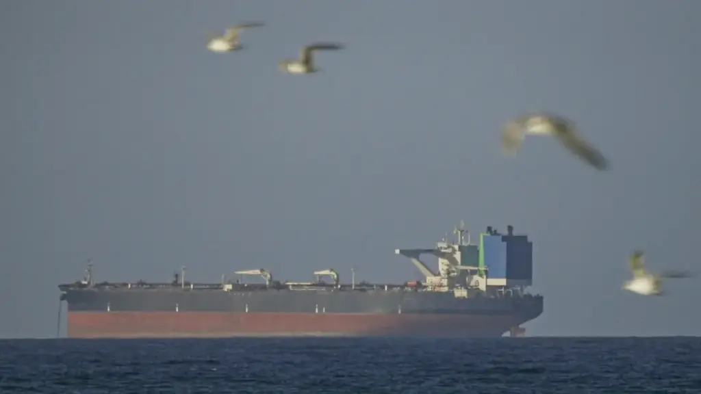 Ngày hỗn loạn ở eo biển Hormuz