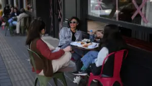 Người Iran vừa mừng vừa lo với lệnh ngừng bắn