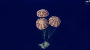 Nhóm phi hành gia Artemis 2 quay về trái đất an toàn