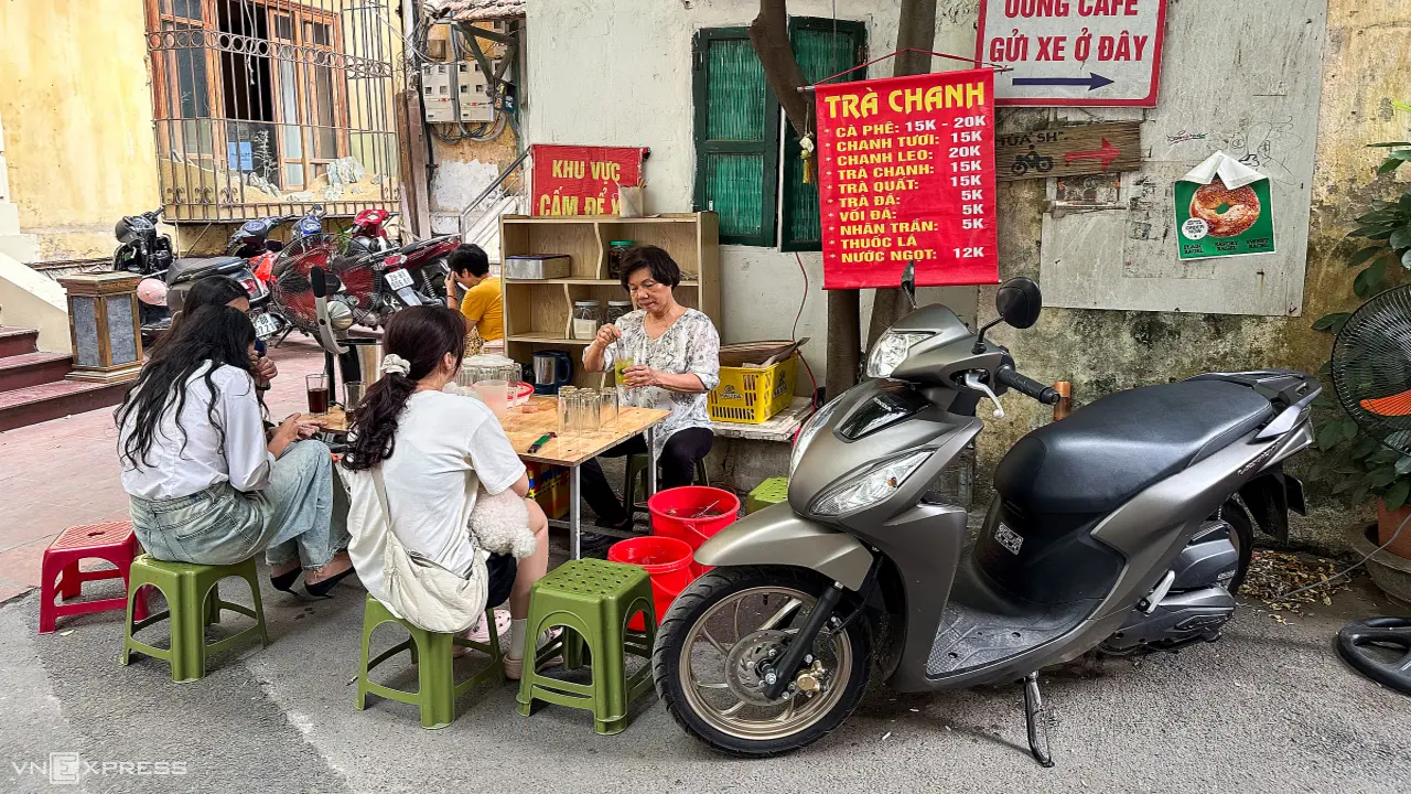 Những cư dân nội đô 'không thể rời xa xe máy xăng'