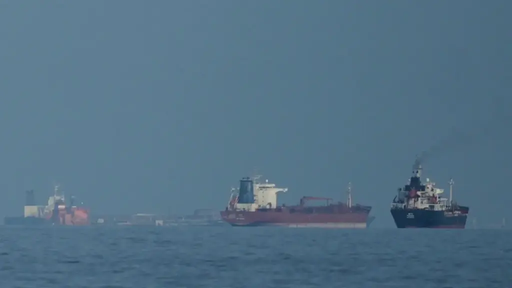 Nỗi lo khiến các tàu vẫn ngần ngại đi qua eo biển Hormuz