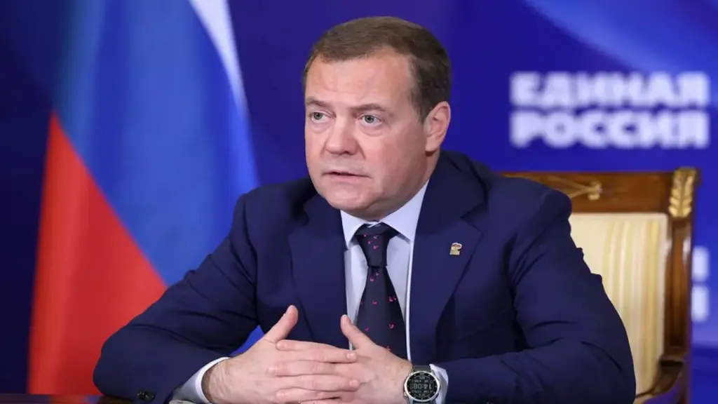 Ông Medvedev ví eo biển Hormuz như vũ khí hạt nhân của Iran