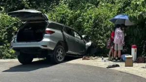 Ôtô lao xuống mương ở Hòn Bà, 6 người gặp nạn