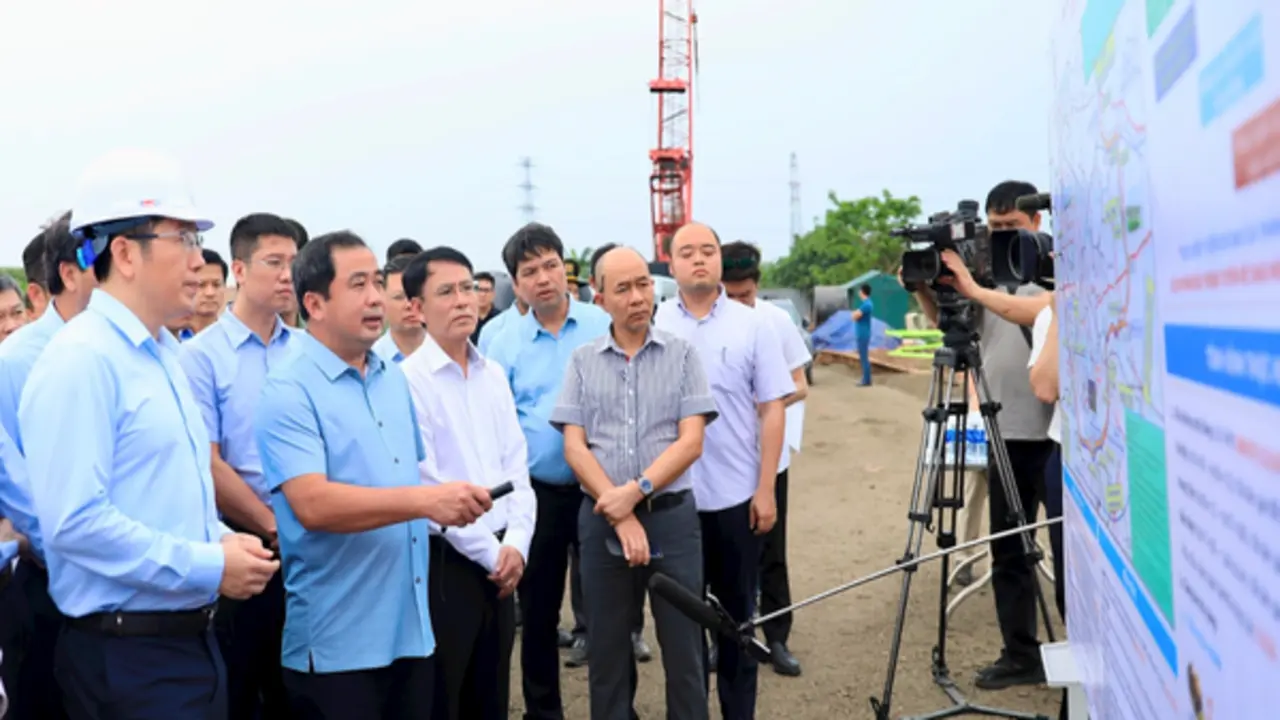 'Rất lãng phí nếu xây xong cầu Ngọc Hồi mà không kết nối được đi đâu'