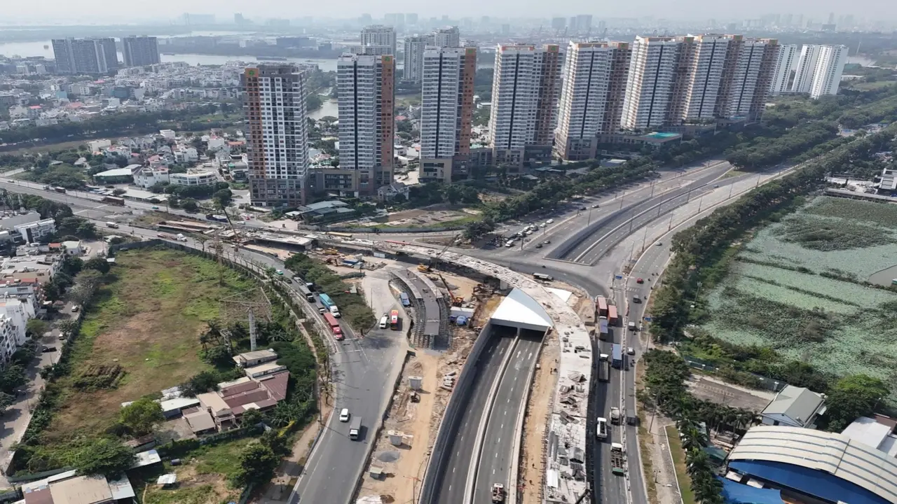 Sắp thông xe thêm nhánh cầu tại nút giao lớn nhất TP HCM