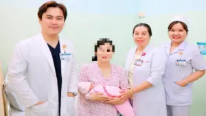 Thai phụ mang u xơ tử cung 1,1kg, bác sĩ mổ cứu mẹ con an toàn