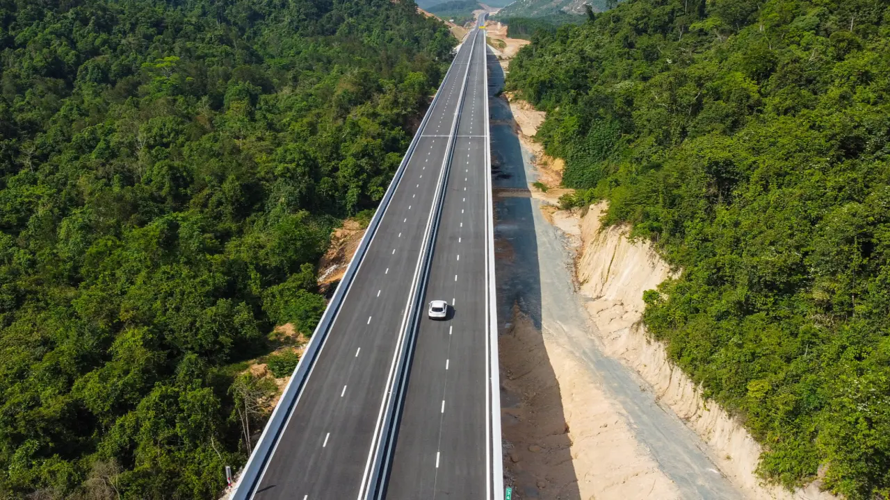 Thông xe toàn tuyến cao tốc Bắc - Nam vào cuối tháng 4