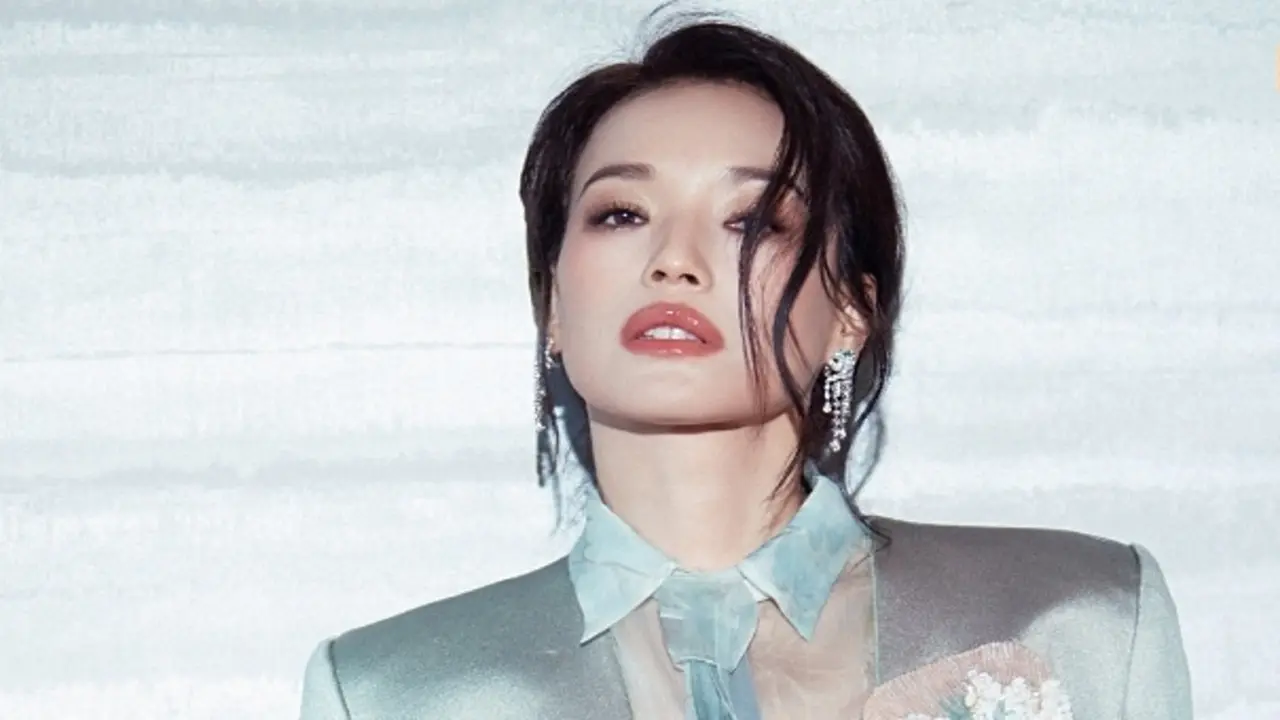 Thư Kỳ diện mốt xuyên thấu