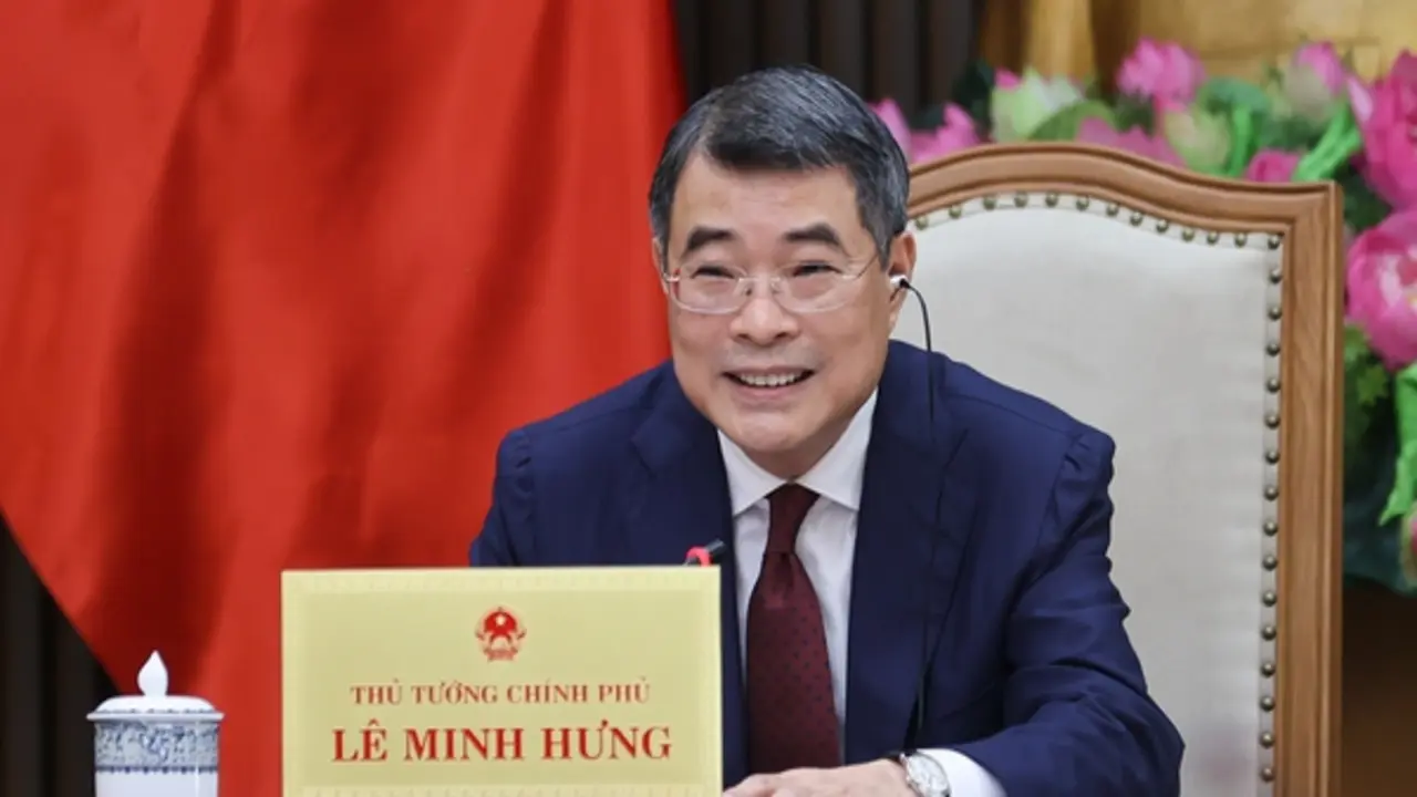 Thủ tướng Lê Minh Hưng điện đàm với Thủ tướng Singapore Lawrence Wong