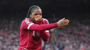 Tiền đạo 17 tuổi giúp Liverpool tìm lại mạch thắng