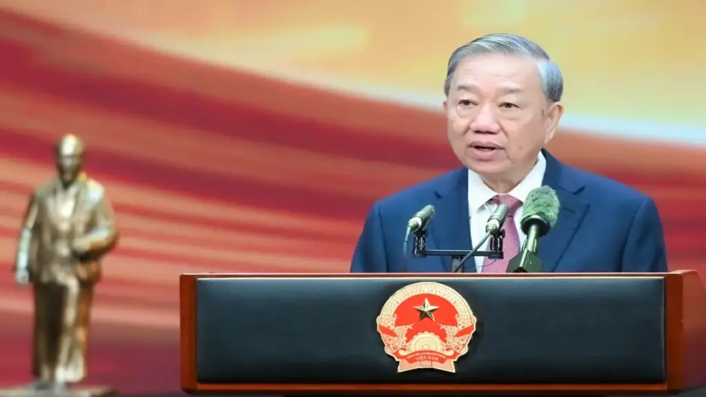 Tổng Bí thư, Chủ tịch nước trao danh hiệu Anh hùng cho Lực lượng Tham mưu Công an nhân dân