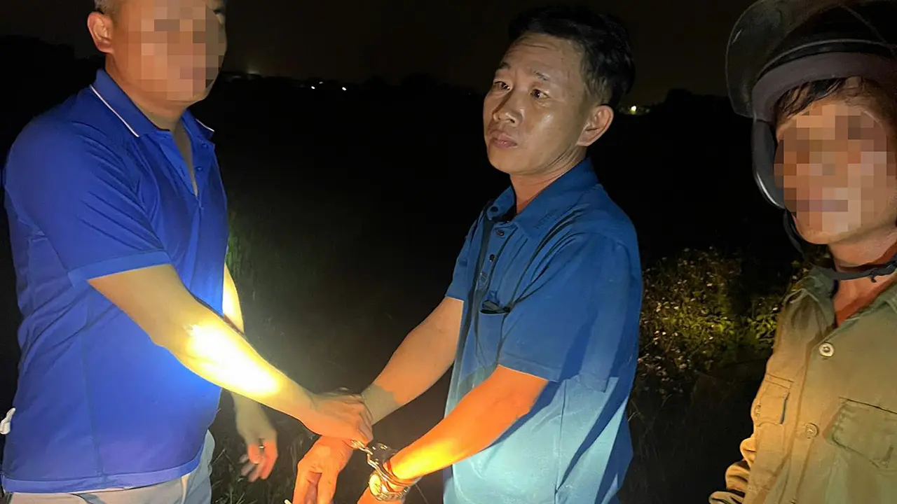 Xin nói chuyện riêng rồi đoạt mạng vợ cũ